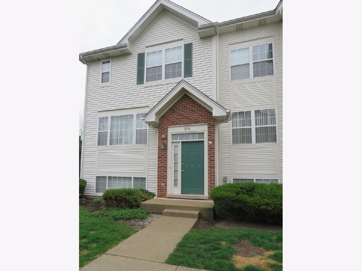 Townhomes & Condos Rented River Mill Crossings Wheeling Illinois, 696 River Mill