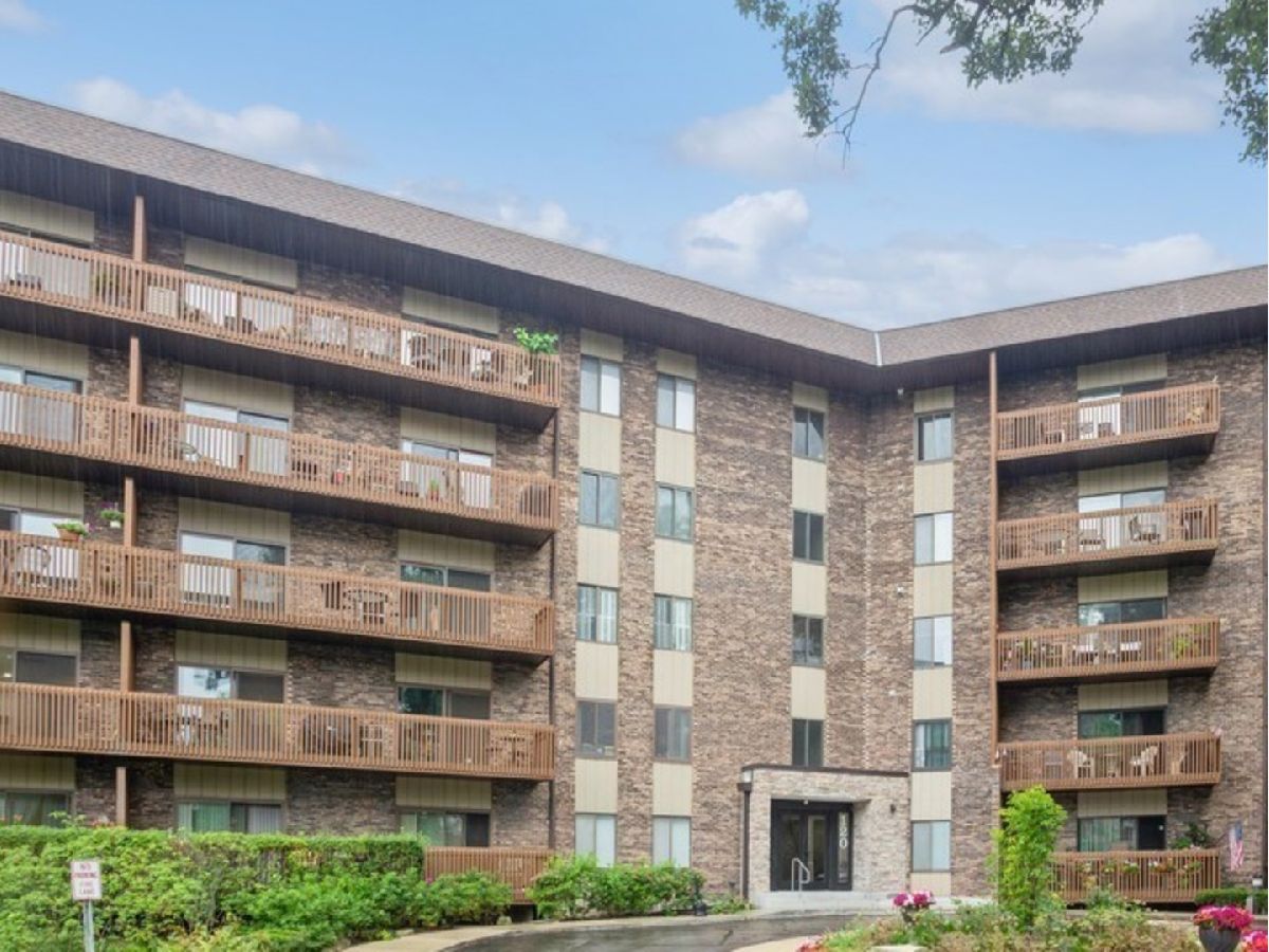 Condominiums Sold Medinah On The Lake Bloomingdale Illinois, 120 Lakeview