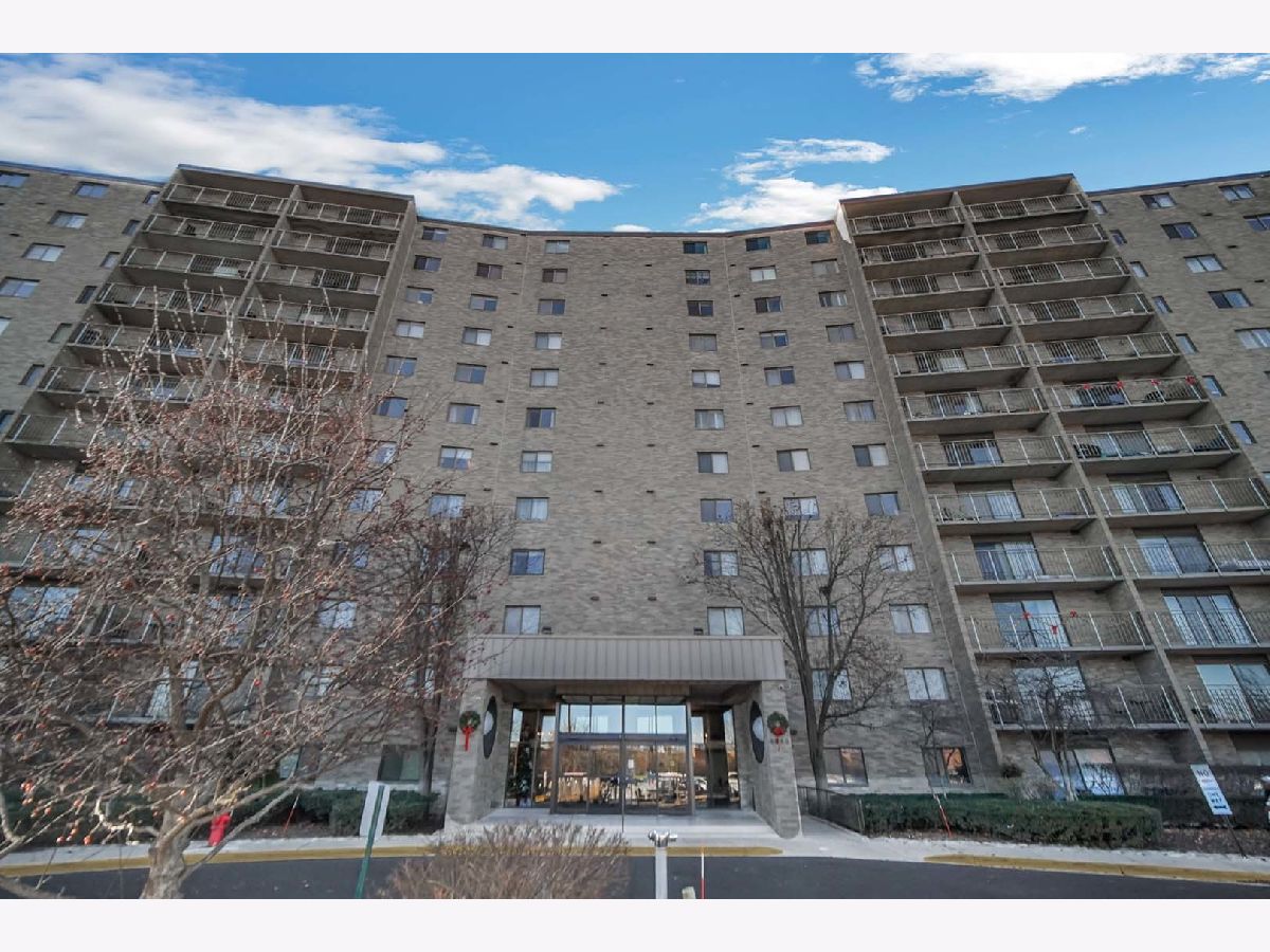 Condominiums Rented Lake Hinsdale Towers Willowbrook Illinois, 6340 Americana