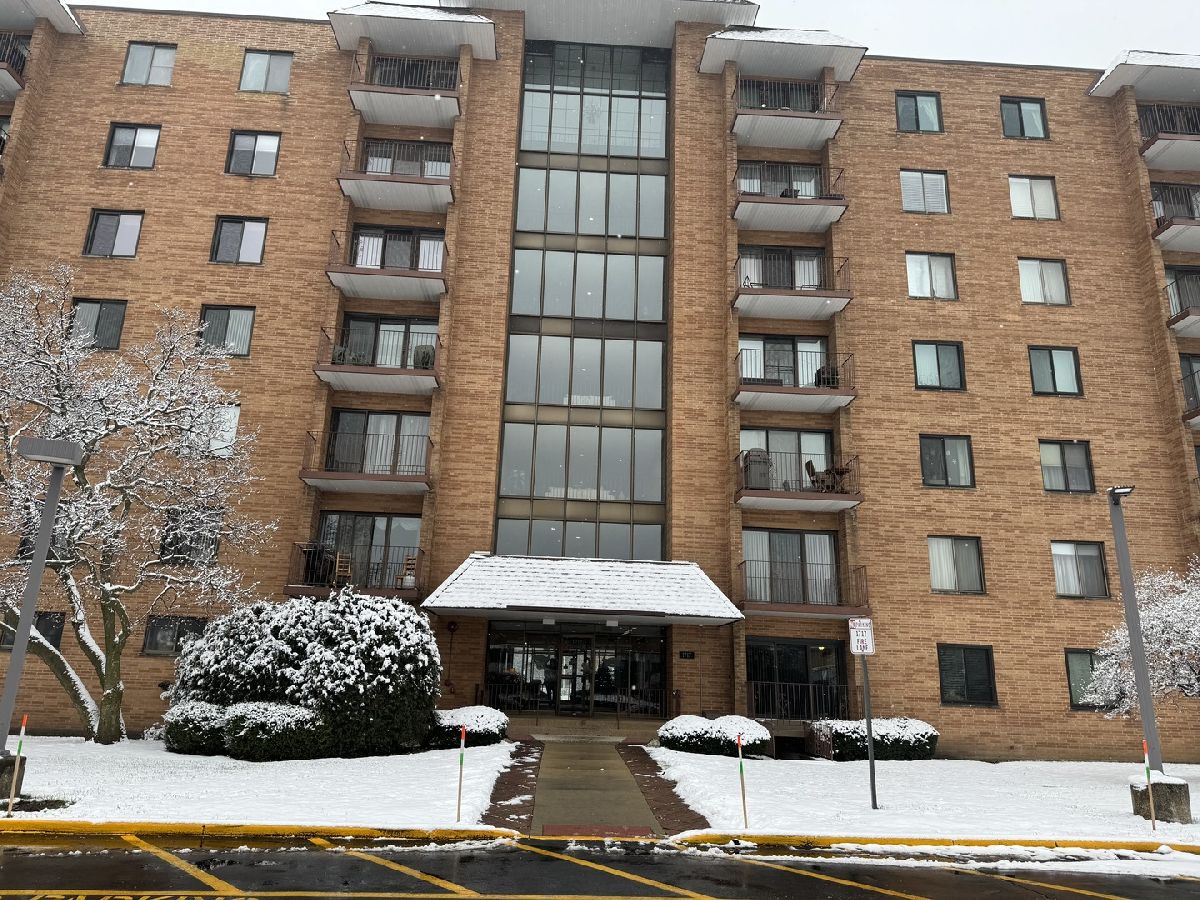 Condominiums Sold Crystal Towers Mount Prospect Illinois, 1717 Crystal