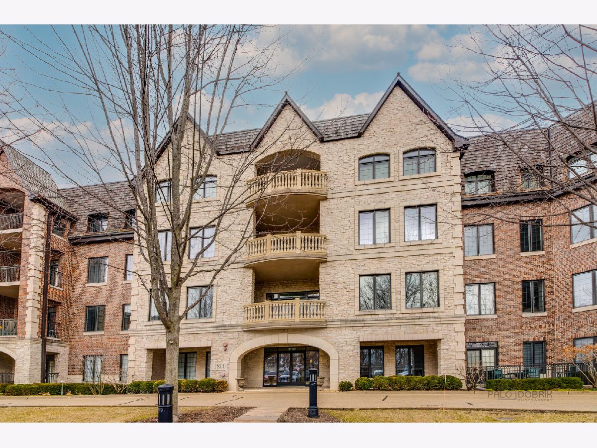 Condominiums Sold Amberley Woods Lake Forest Illinois, 1800 Amberley