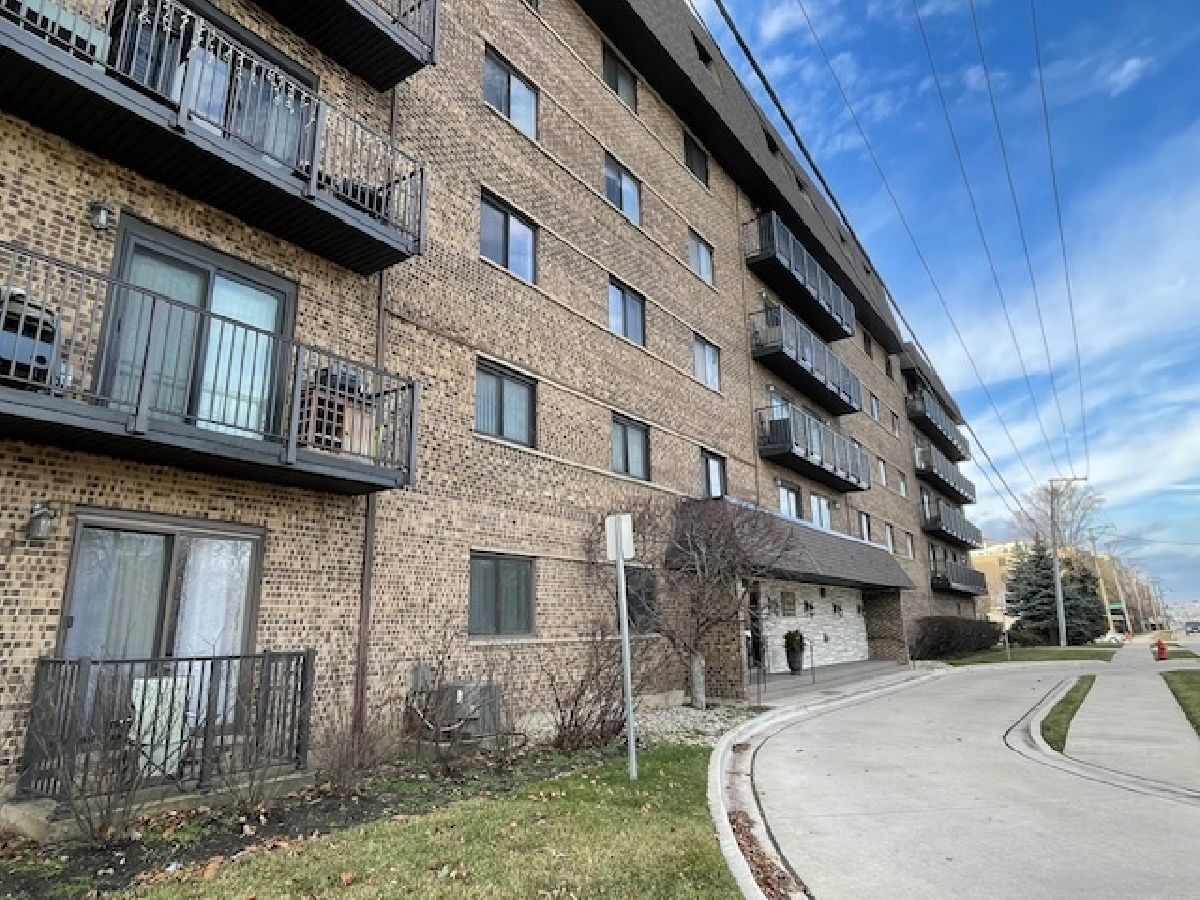 Condominiums Rented River Oaks Des Plaines Illinois, 960 River