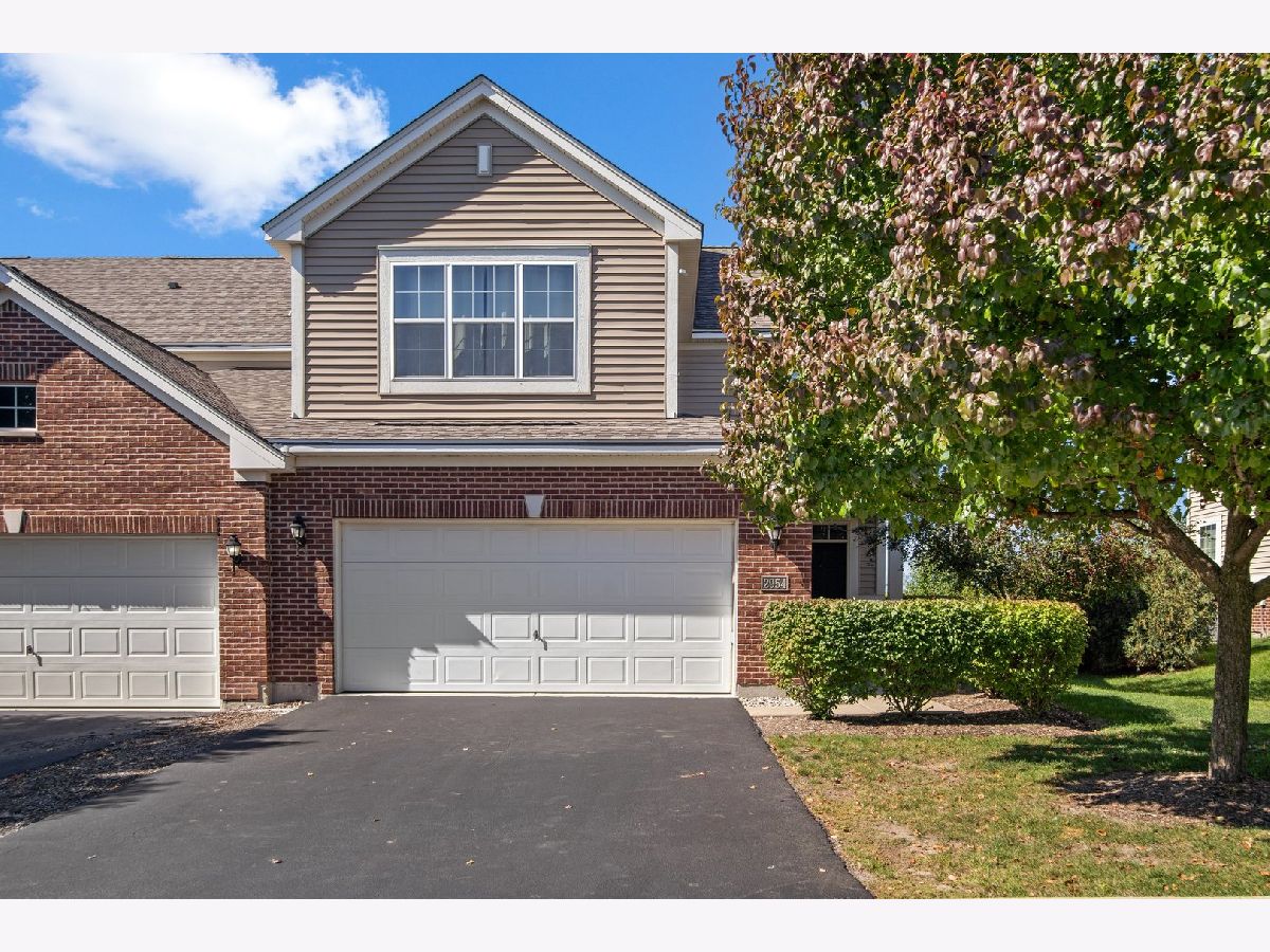 Townhomes Rented Savannah Crossing Aurora Illinois, 2954 Church