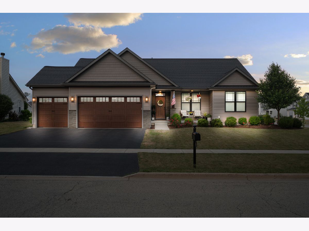 Homes & Townhomes Sold Heron Creek Sycamore Illinois, 2304 Luther Lowell