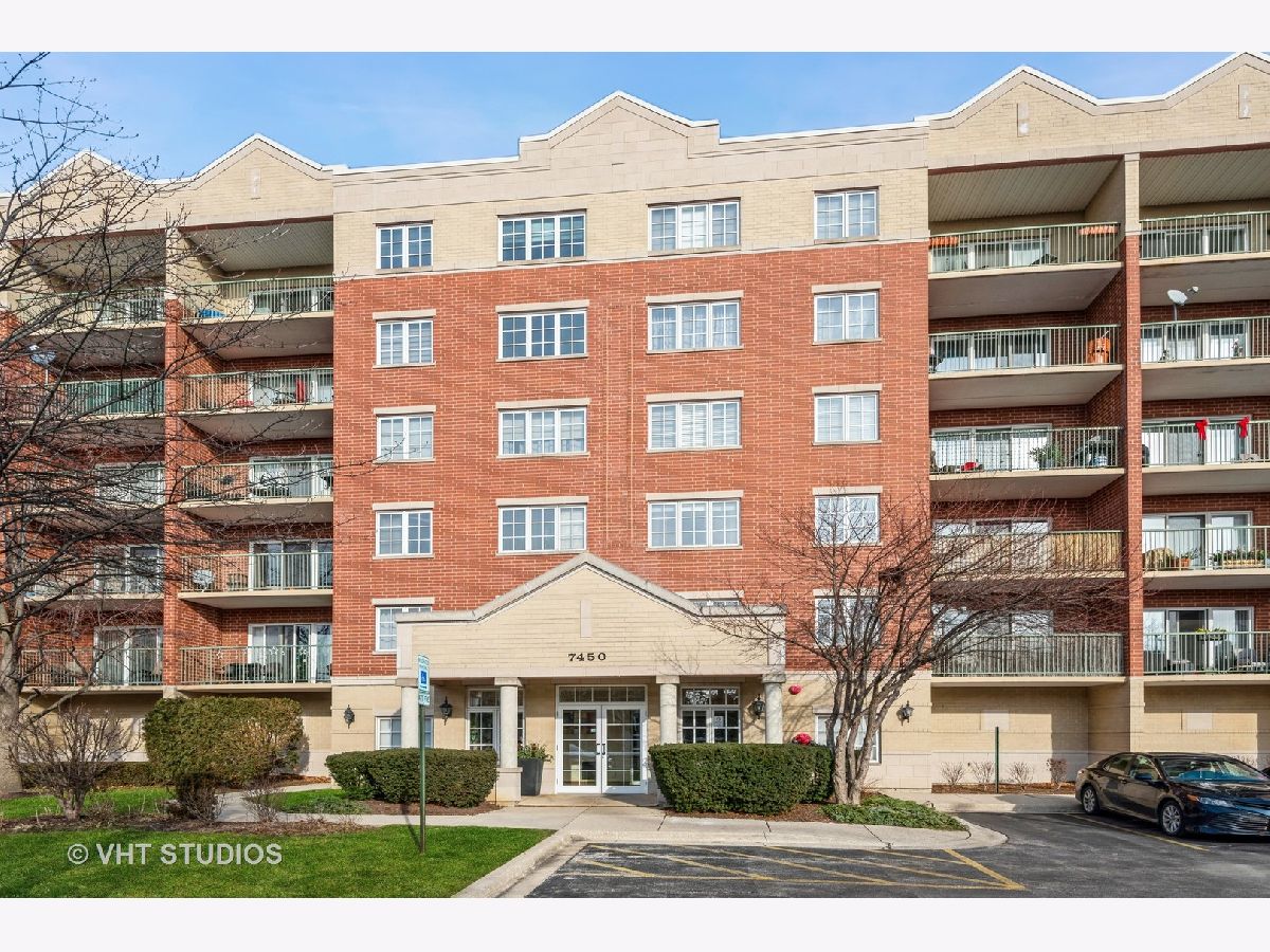 Condos & Townhomes Sold Lincoln Ridge Skokie Illinois, 7450 Lincoln