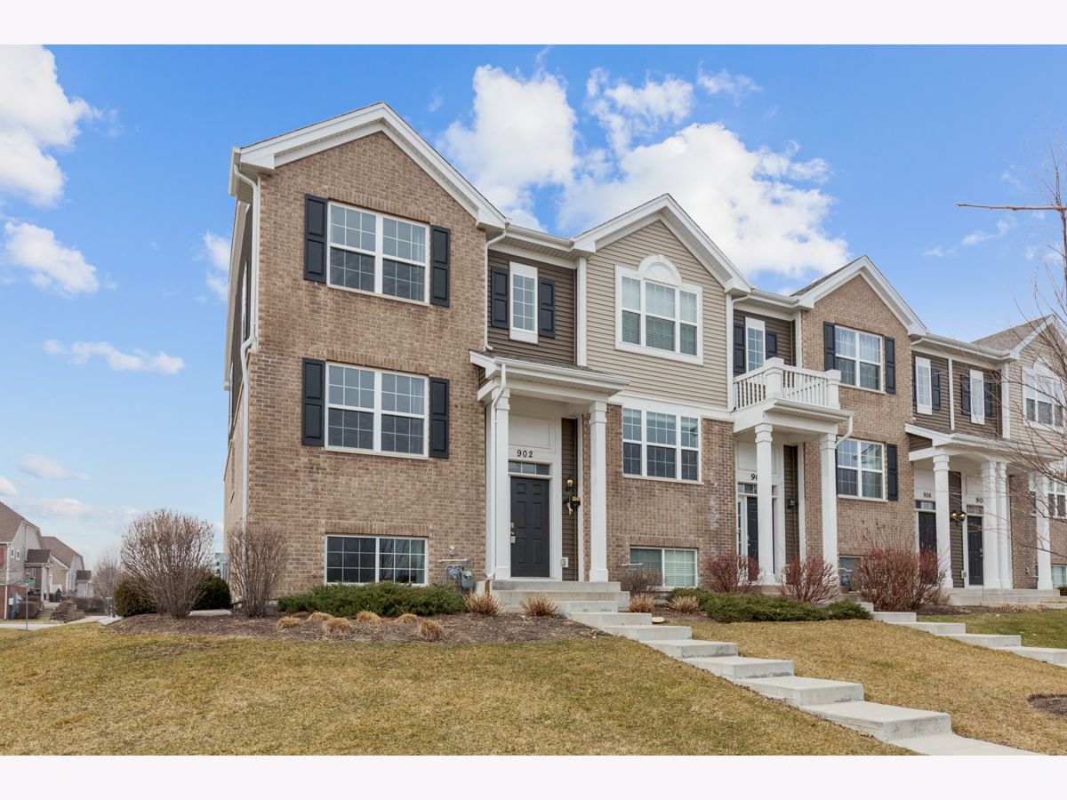 Townhomes Rented Neudearborn Station Naperville Illinois, 902 Charlton