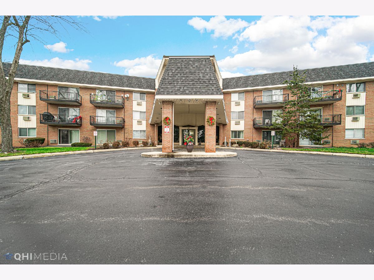 Condominiums Sold Royal Glen Glen Ellyn Illinois, 1198 Royal Glen