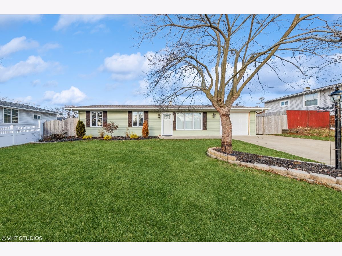 Homes & Condos & Townhomes Rented Arbury Hills Mokena Illinois, 9524 Elm