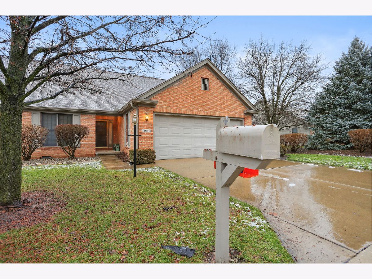 Condominiums & Homes Sold Old Farm Champaign Illinois, 1611 Broadmoor