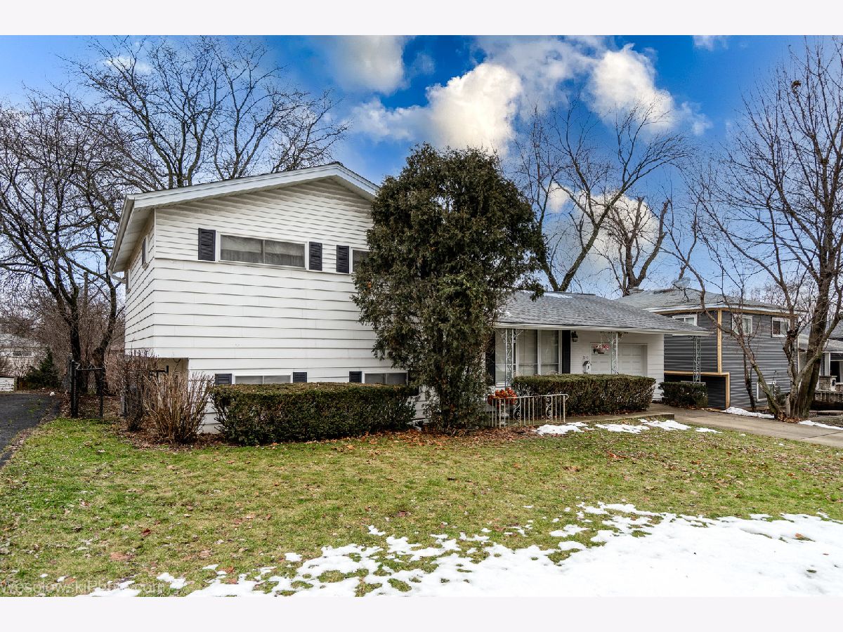 Homes & Condos & Townhomes Sold Reskins Glendale Heights Illinois, 1340 Davine