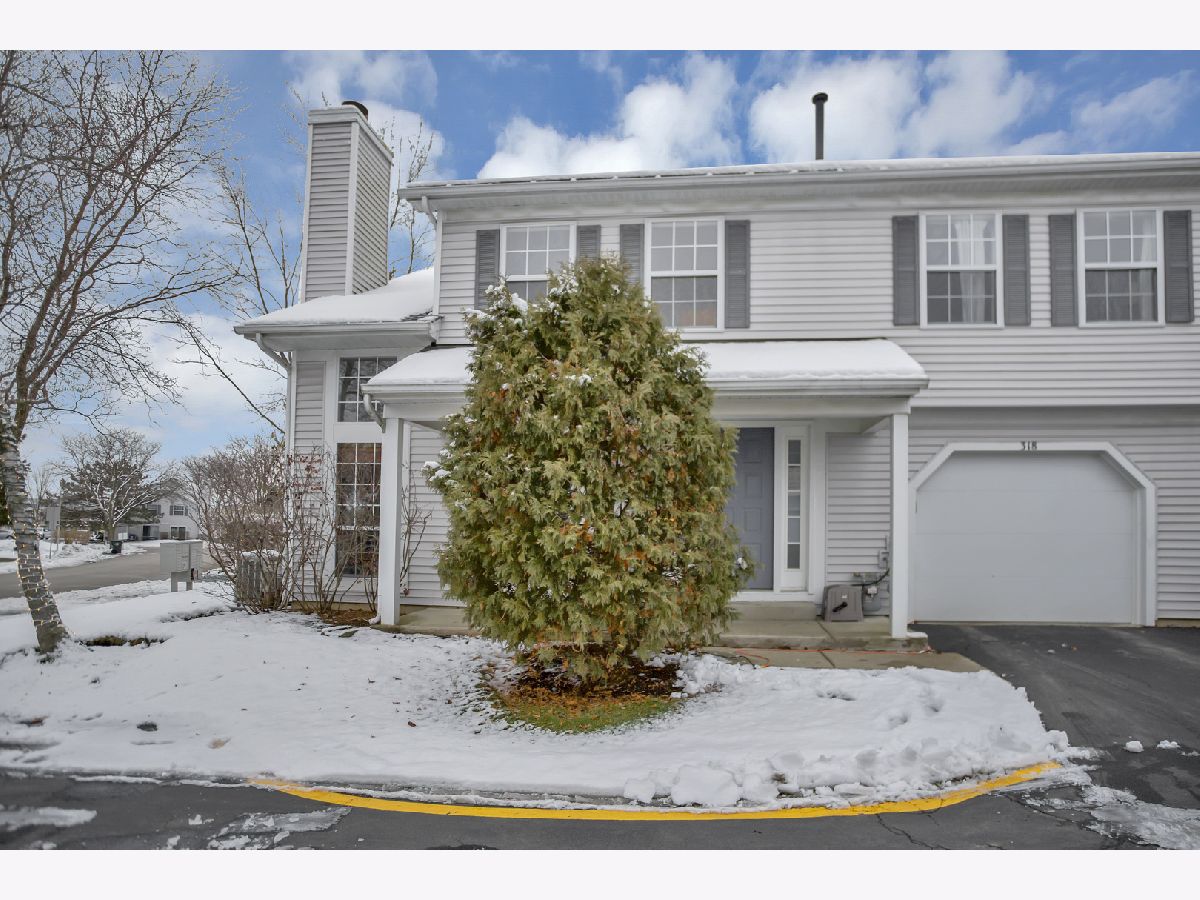 Townhomes Sold Southgate Manor Streamwood Illinois, 318 Wisteria