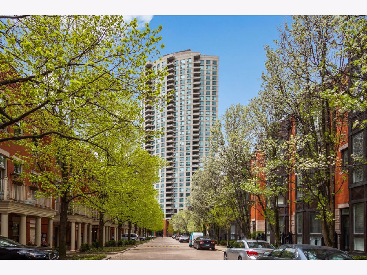 Condominiums Sold Kinzie Park Tower Chicago Illinois, 501 Clinton