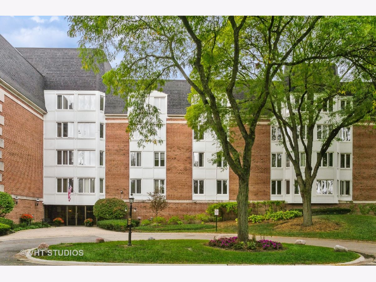 Cambridge On The Lake Buffalo Grove IL, Condominiums For Sale & For