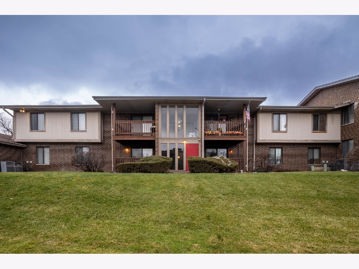 Condominiums & Homes Rented Brookside Streamwood Illinois, 800 Brook