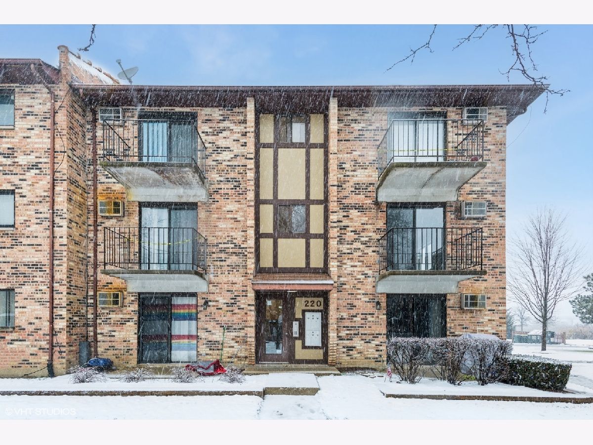 Condominiums Sold Klein Creek Carol Stream Illinois, 220 Klein Creek