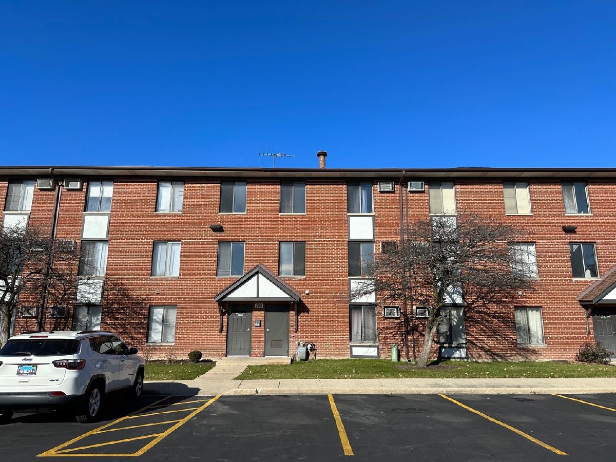 Condominiums Rented Willows Of Fox Valley Aurora Illinois, 285 Gregory