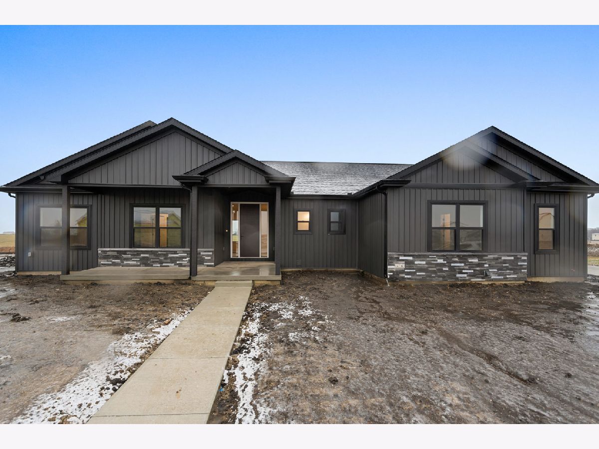 Homes & Condos & Townhomes Sold Heritage Fisher Illinois, 406 Jerin