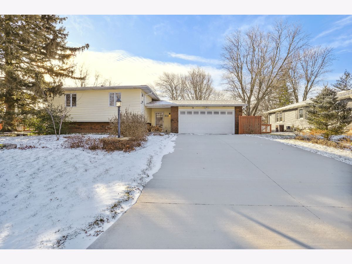 Homes Sold Rolling Acres Champaign Illinois, 2505 Valkar