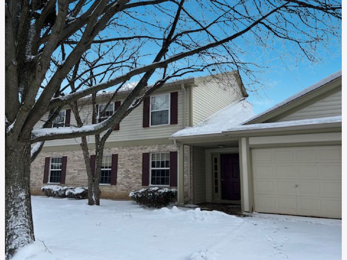 Condos & Townhomes Rented Oakwood Hills Elgin Illinois, 1103 Stratford