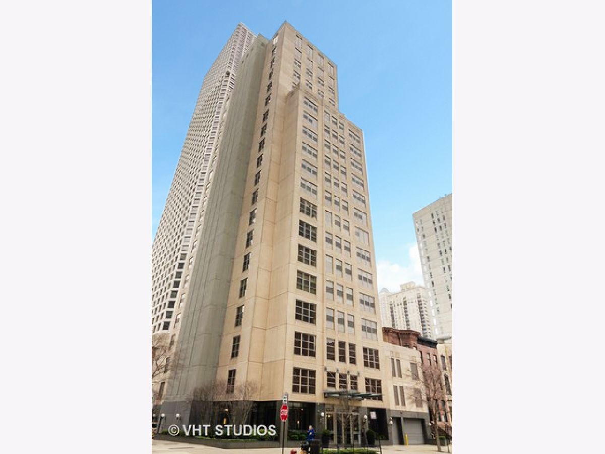 Condominiums Rented Maple Tower Chicago Illinois, 1035 Dearborn