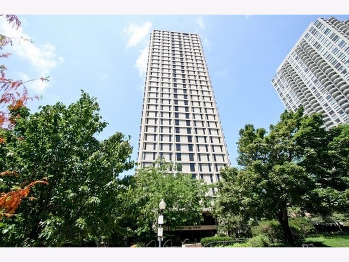 Condominiums Sold Lincoln Park Towers Chicago Illinois, 1960 Lincoln Park West