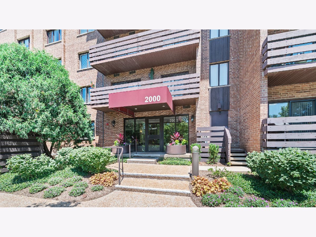 Condominiums Sold Valley Lo Towers Glenview Illinois, 2000 Chestnut