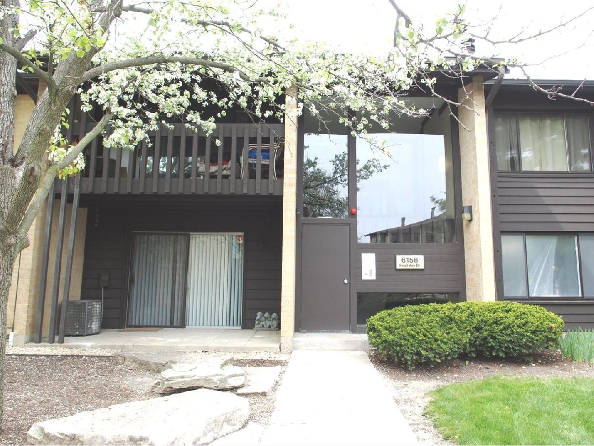 Condominiums Rented The Knolls Willowbrook Illinois, 6158 Knoll Way