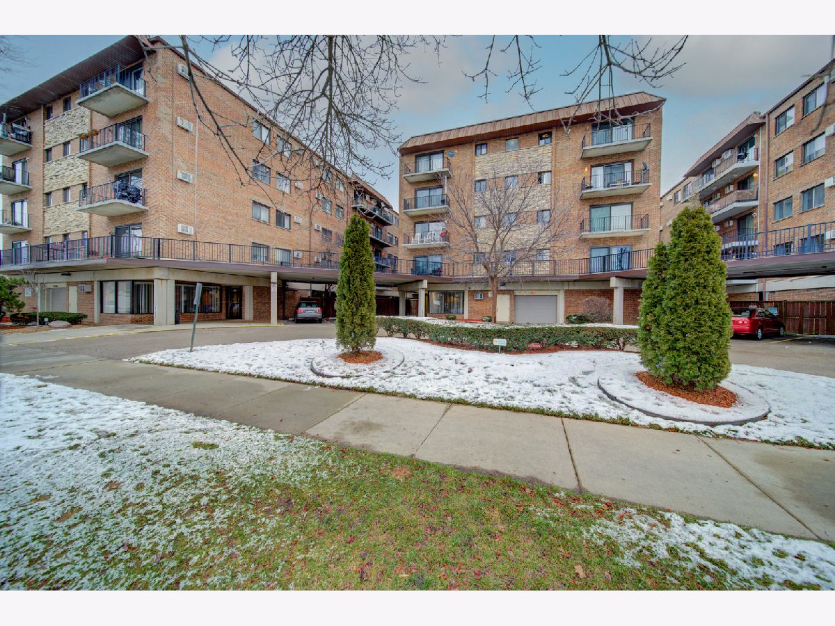 Condominiums & Homes Rented Oakfield West Chicago Illinois, 2333 Neva