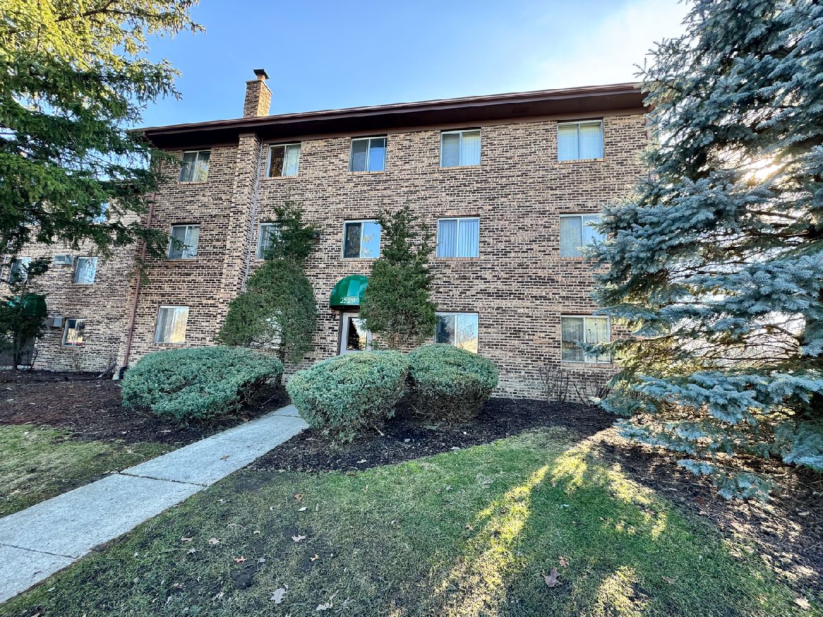Condominiums Rented Waterbury Woodridge Illinois, 2529 Spring