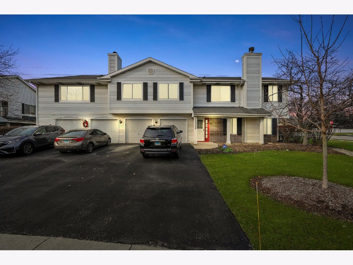 Townhomes & Condos Sold Devonshire Darien Illinois, 1602 Durham