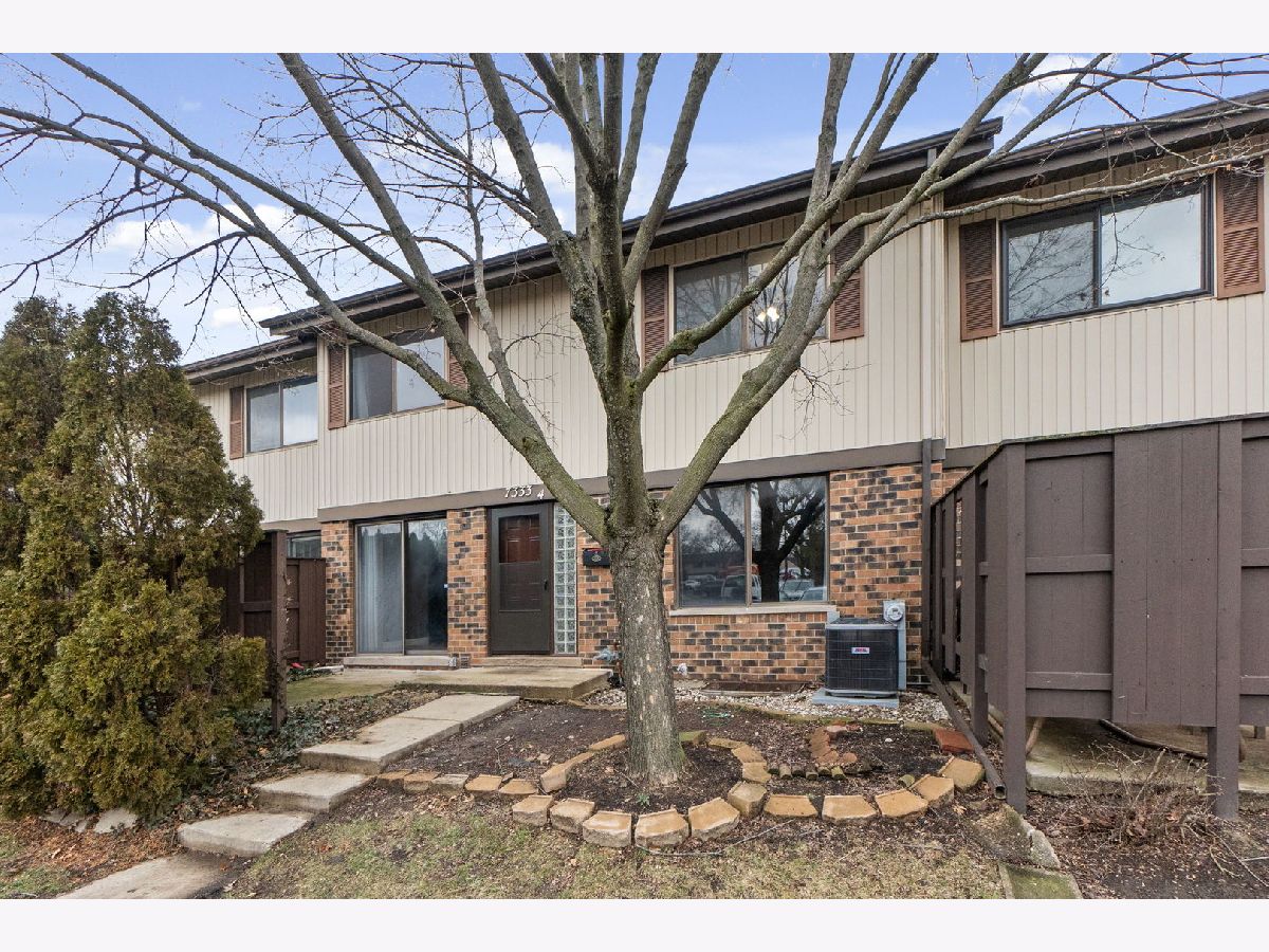 Townhomes & Condos Sold Village Square Downers Grove Illinois, 7333 Winthrop