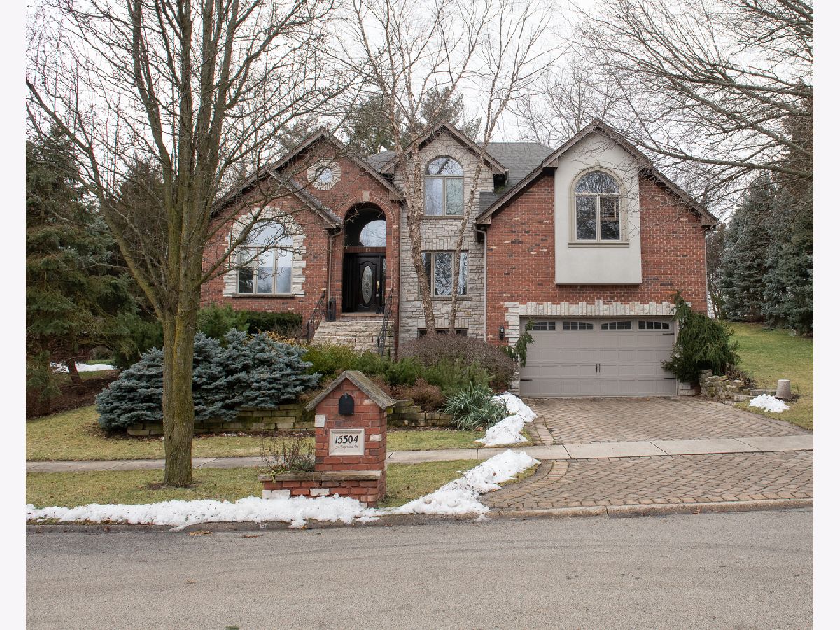 Homes Sold Whispering Pines Lockport Illinois, 15304 Edgewood