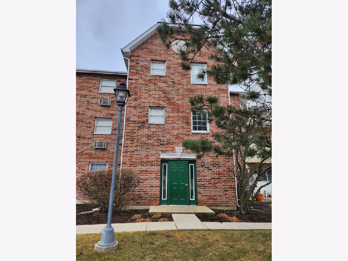 Condominiums Rented Country Club Manor Woodstock Illinois, 431 Leah