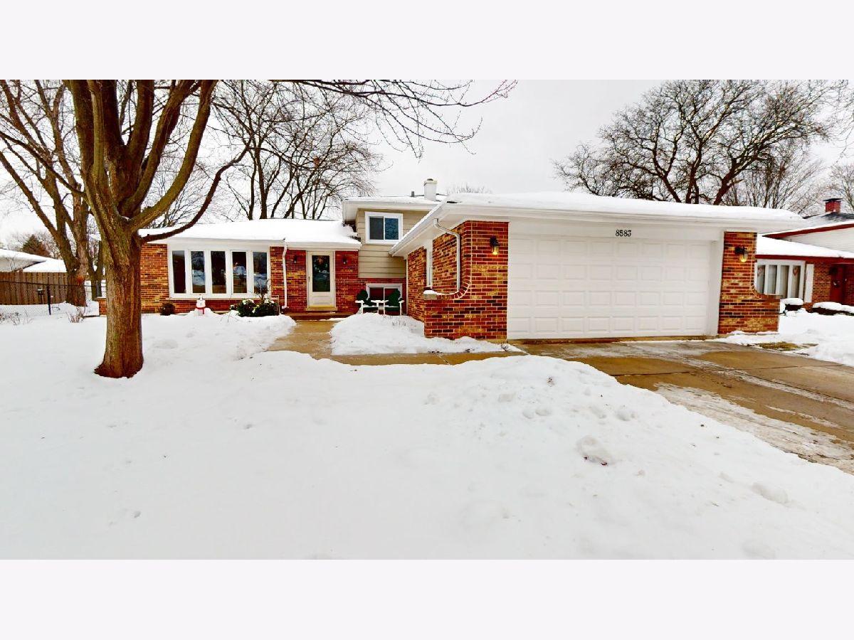 Homes Sold Farmingdale Village Darien Illinois, 8583 Wood Vale