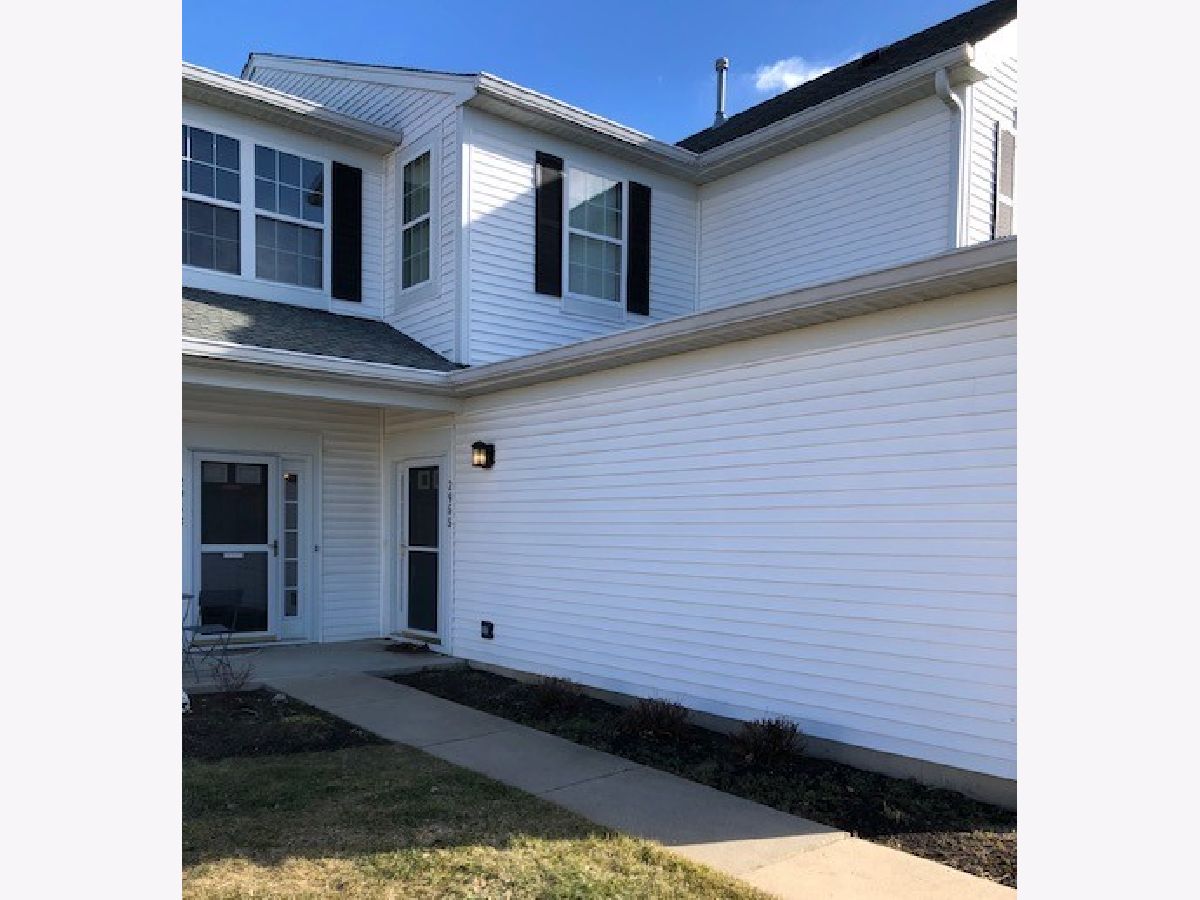 Townhomes & Condos Rented Falling Waters Lindenhurst Illinois, 2955 Falling Waters