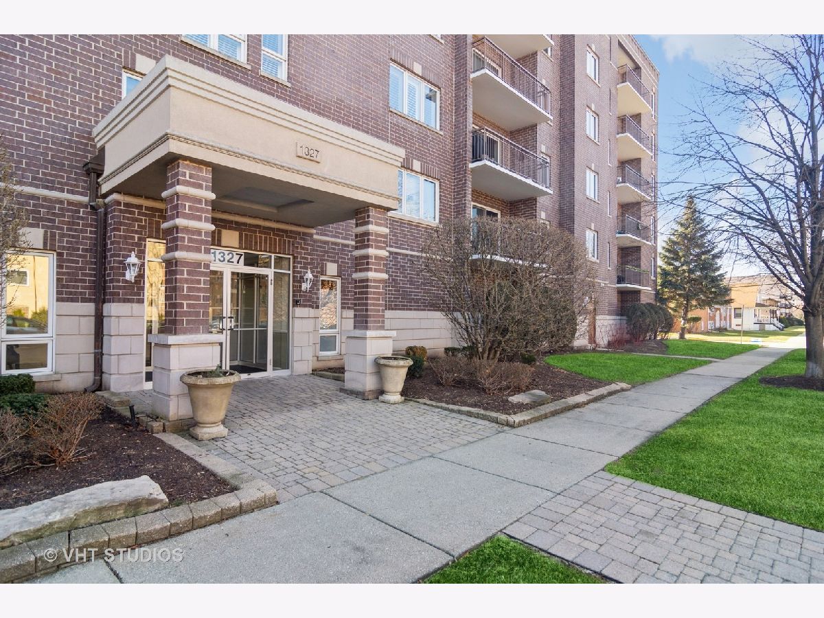 Condominiums Sold Park Place Des Plaines Illinois, 1327 Brown