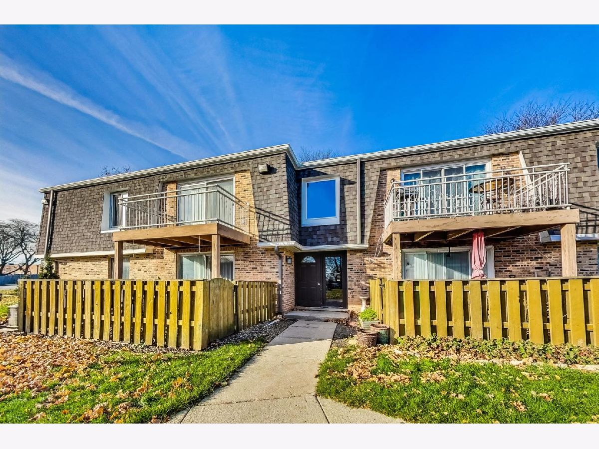 Condominiums Sold Kings Walk Rolling Meadows Illinois, 4704 Euclid
