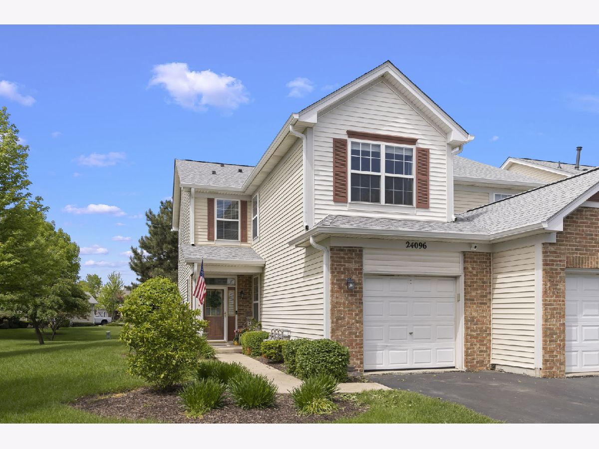 Townhomes Sold Villages At Heritage Meadows Plainfield Illinois, 24096 Pear Tree