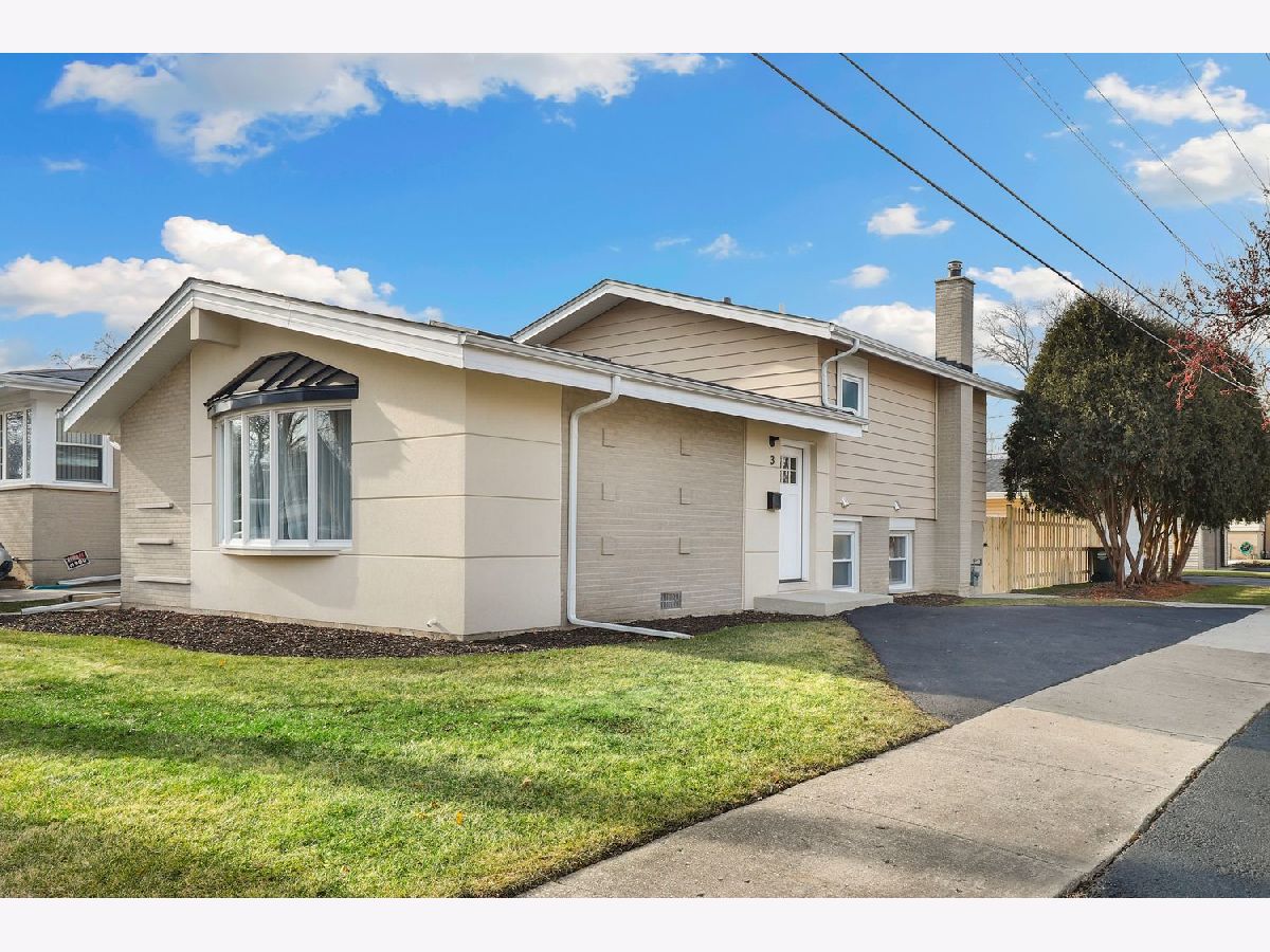 Homes & Condos & Townhomes Sold Arlington Gardens Arlington Heights Illinois, 3 White Oak