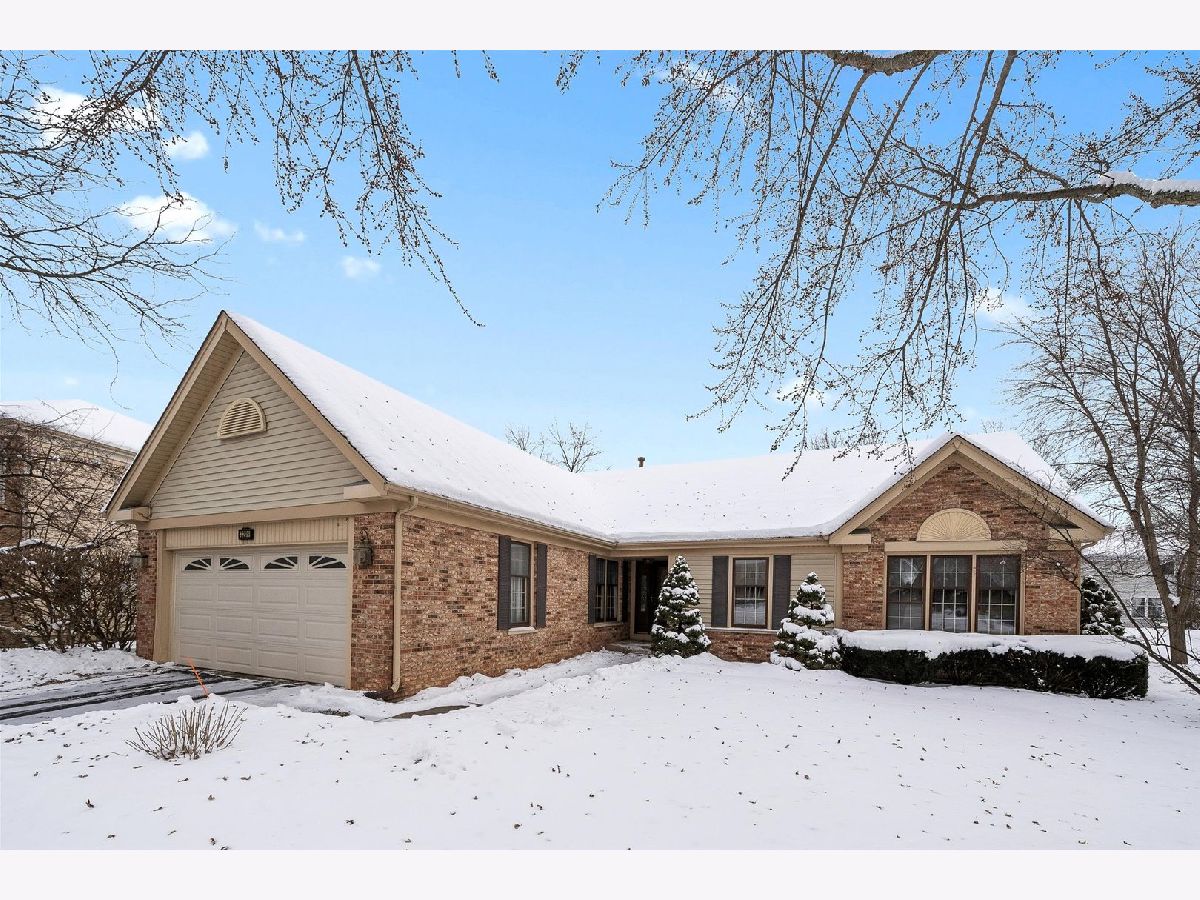 Homes Sold Charlemagne St Charles Illinois, 3209 Fox Hunt