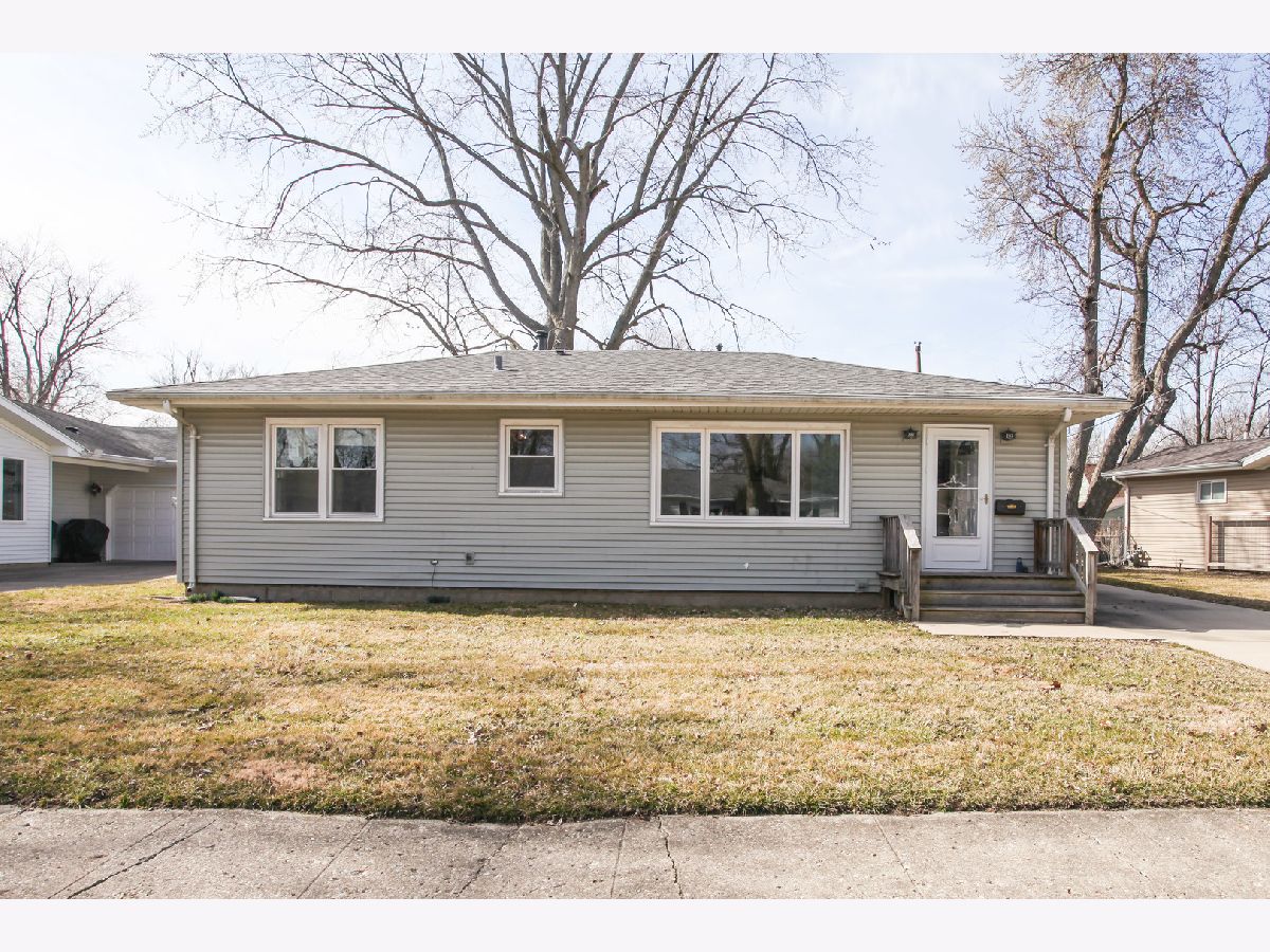 Homes & Condos & Townhomes Sold Meadowbrook Bloomington Illinois, 207 Meadowbrook