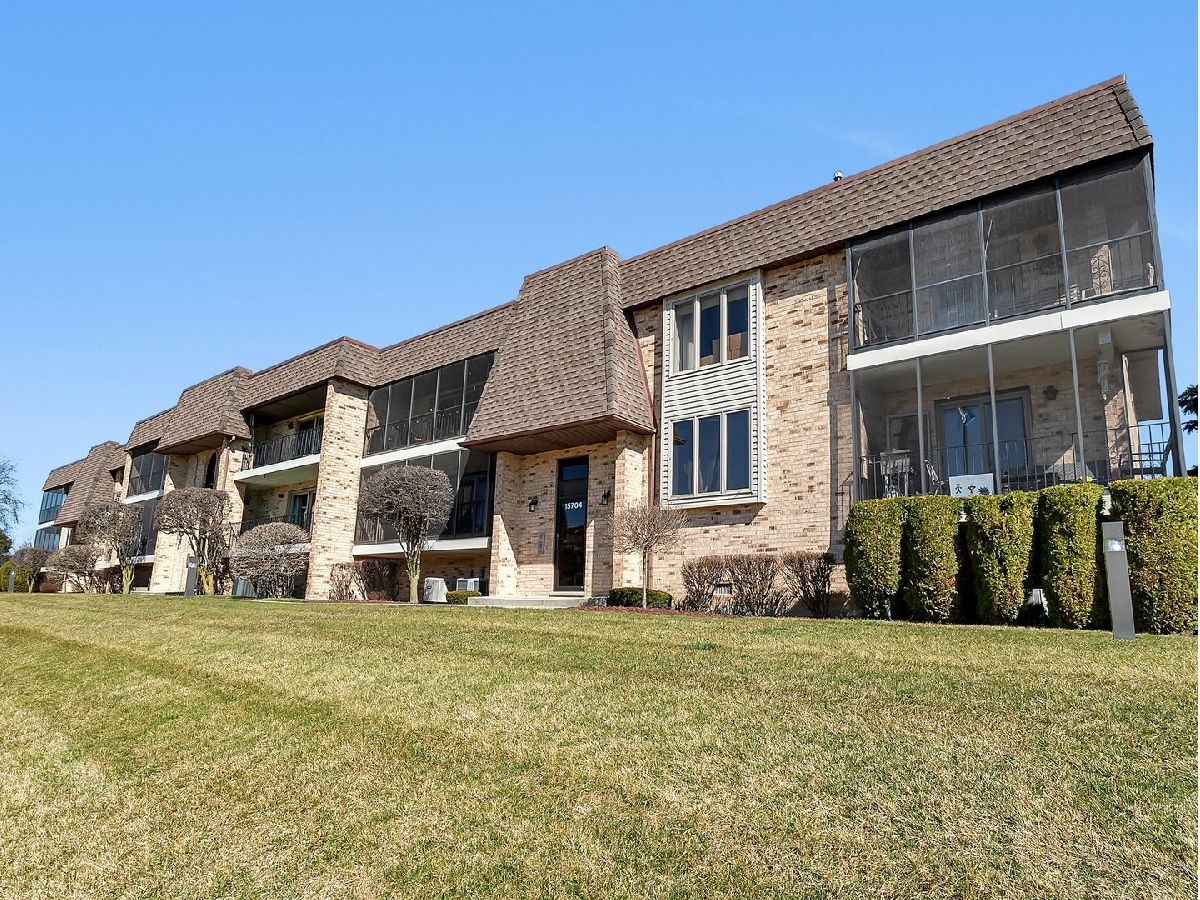 Condos & Townhomes & Homes Sold Golfview Estates Orland Park Illinois, 15704 Foxbend