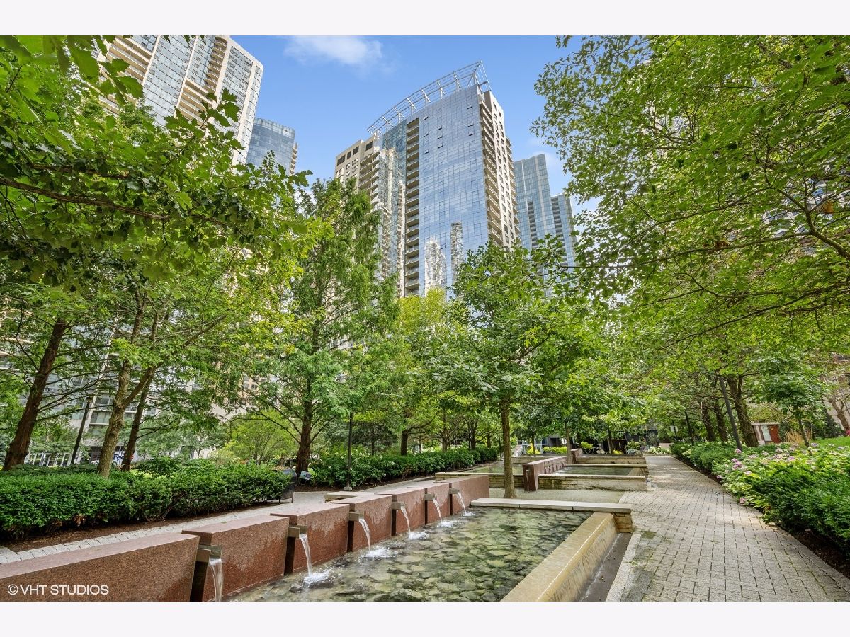 Condos & Townhomes Sold Lancaster Chicago Illinois, 201 Westshore