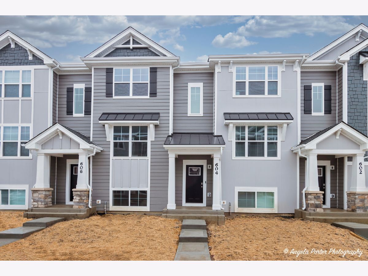 Condos & Townhomes Rented The Townes At Oak Creek Mundelein Illinois, 604 Acadia