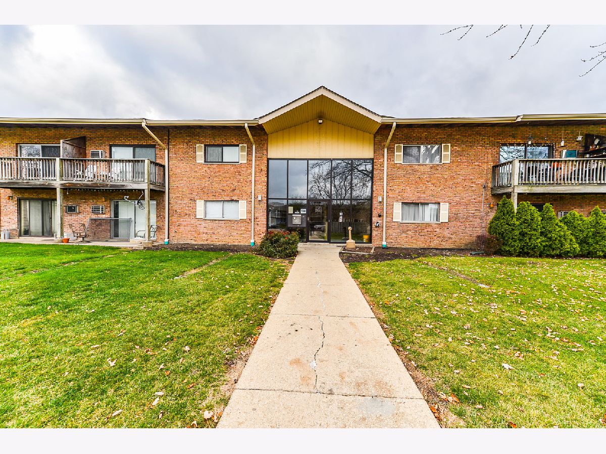 Condominiums Rented Brookdale At Darien Condominiums Darien Illinois, 7410 Brookdale