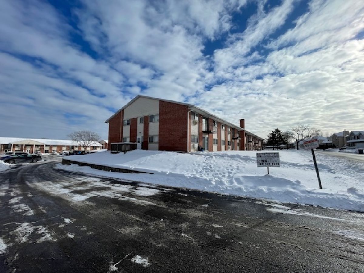 Condominiums Rented Emerald Hills Glendale Heights Illinois, 1577 Jill
