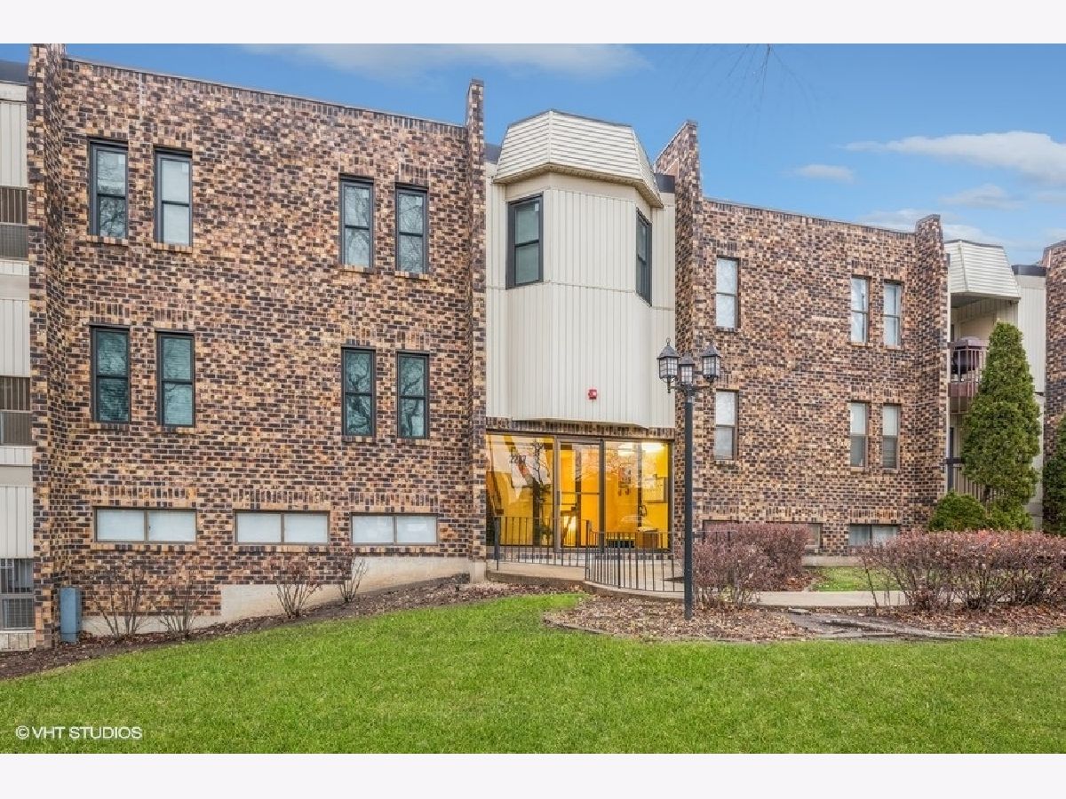 Condos & Townhomes Rented Woodridge Club Woodridge Illinois, 2287 Country Club