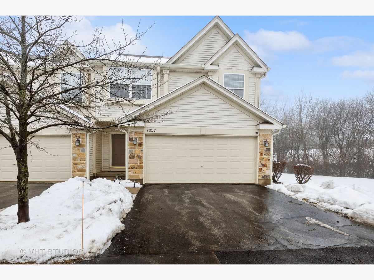 Townhomes Sold Maplewood Court Grayslake Illinois, 1857 Maplewood