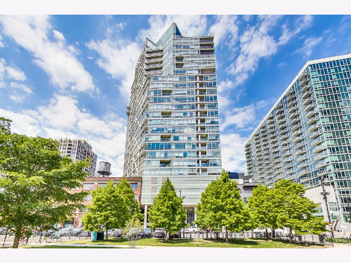 Condominiums Rented Erie On The Park Chicago Illinois, 510 Erie