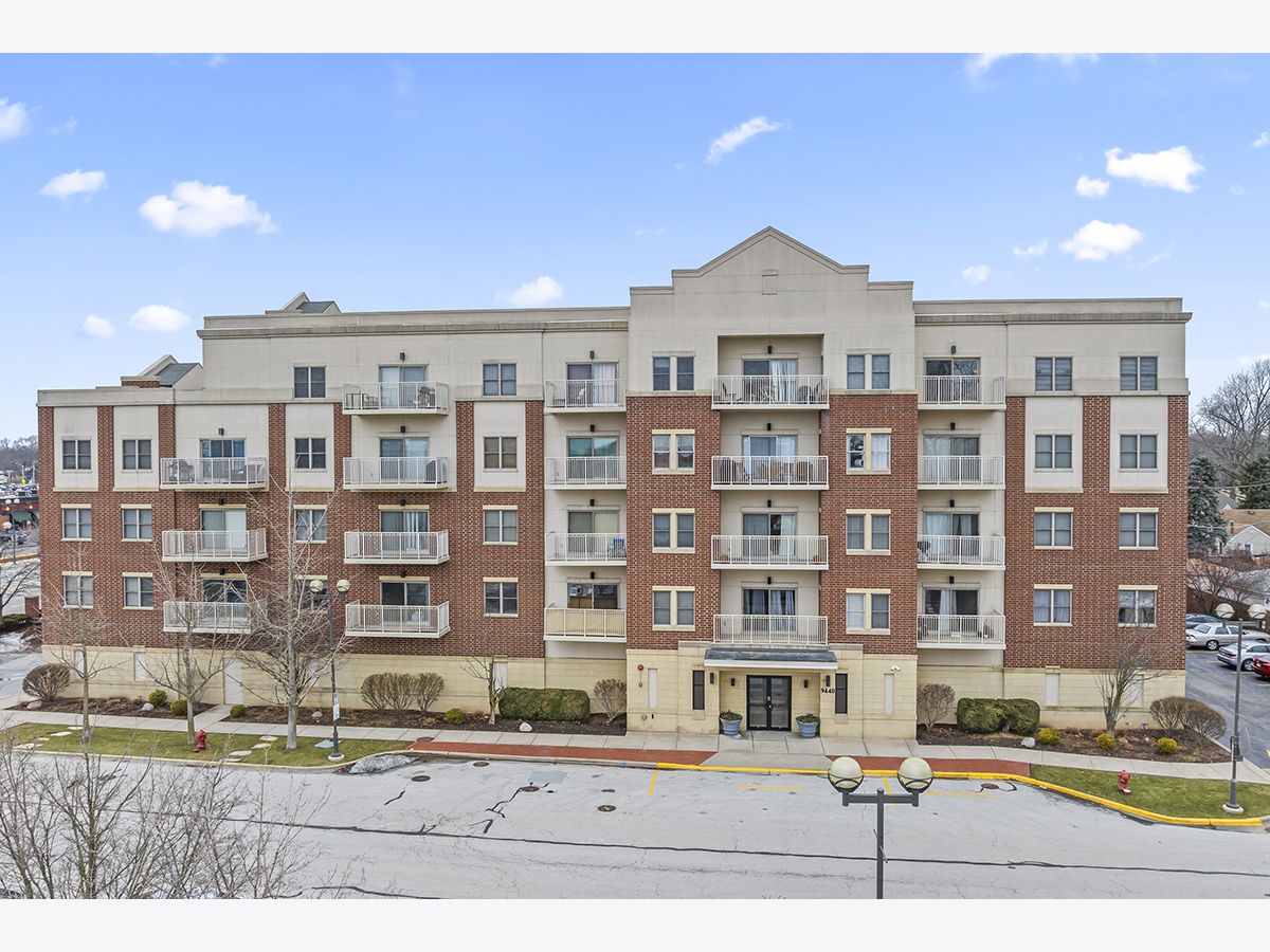 Condominiums & Homes Sold 51st Avenue Station Oak Lawn Illinois, 9440 51st